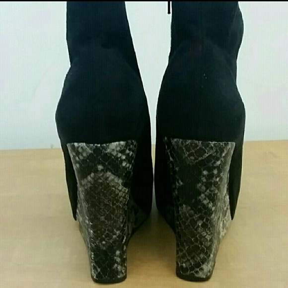Luichiny Black wedged booties with snakeskin print - Picture 5 of 7